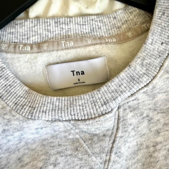 Aritzia Tna Cozy Fleece Perfect Crew Sweatshirt - Picture 3 of 4